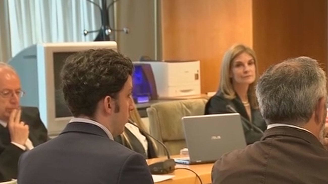 La Audiencia aplaza un año el juicio contra el 'pequeño  Nicolás' tras la renuncia de su letrada