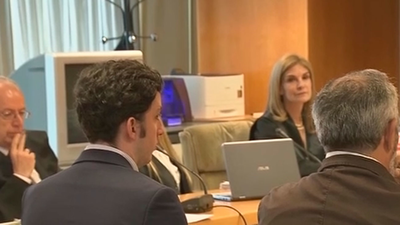 La Audiencia aplaza un año el juicio contra el 'pequeño  Nicolás' tras la renuncia de su letrada