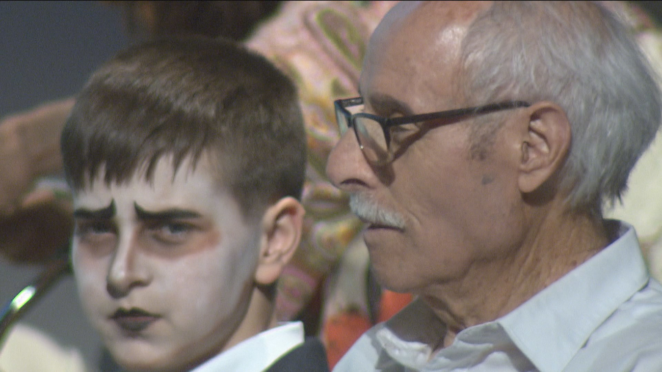 Una obra de teatro especial con niños de Primaria y con mayores con alzhéimer