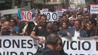 Funcionarios de prisiones  protestan frente al Congreso