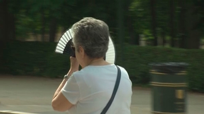 La mayoría de los casos de melanoma, 6.000 cada año en España, se evitarían con protección solar