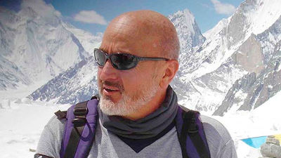 Sebastián Álvaro: "Los atascos y las muertes se deben al afán de hacer negocio en el Everest"