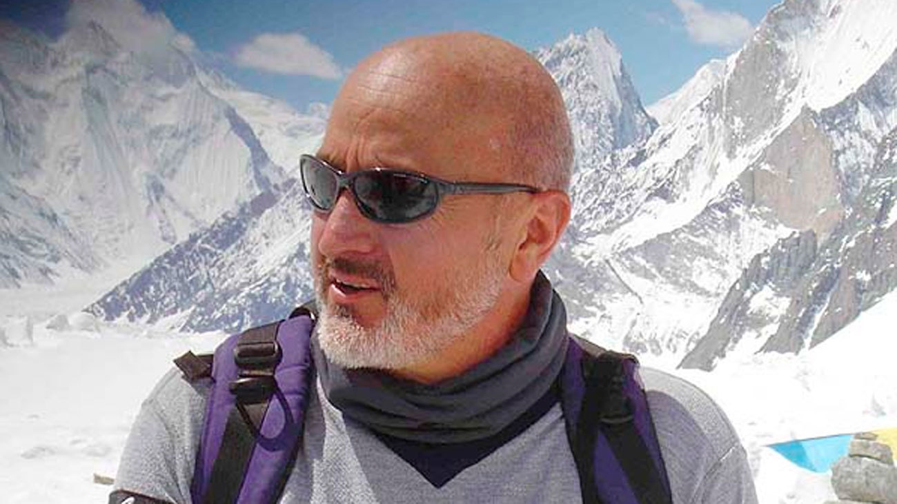 Sebastián Álvaro: "Los atascos y las muertes se deben al afán de hacer negocio en el Everest"