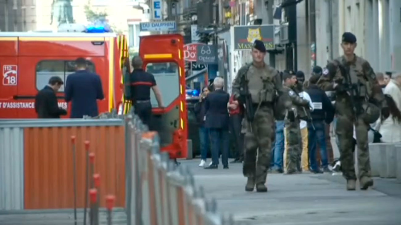 Explota un paquete bomba en el centro de Lyon y causa al menos ocho heridos