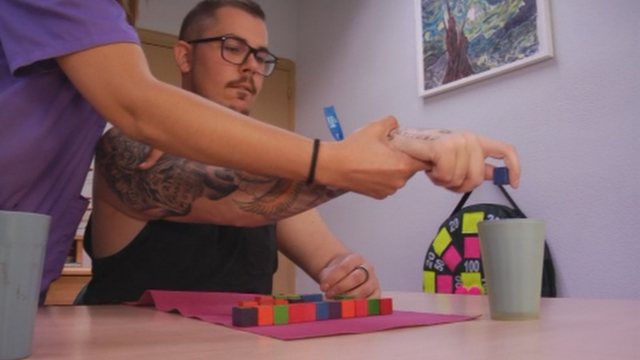 “Sufrí un brote de esclerosis múltiple y perdí el habla, pero ahora me valgo por mí mismo”