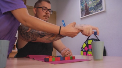 “Sufrí un brote de esclerosis múltiple y perdí el habla, pero ahora me valgo por mí mismo”