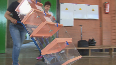 Todo a punto en los 1.065 colegios electorales de Madrid para el 26M