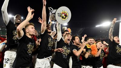 1-2. El Valencia se lleva la Copa en el año de su centenario