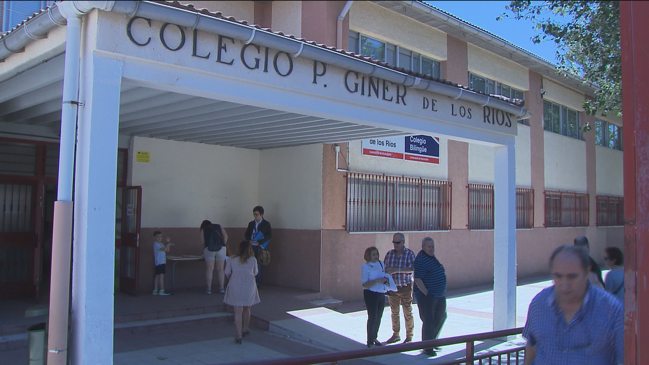 La apertura de un colegio de Parla se retrasa 45 minutos por la falta de un vocal