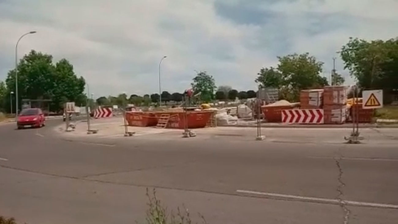 Un año conviviendo con un socavón en Sanchinarro