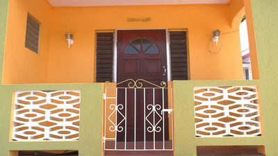 Visitamos la casa donde creció Rihanna