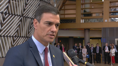 Sánchez aconseja a Rivera e Iglesias reconsiderar sus estrategias tras el 26M