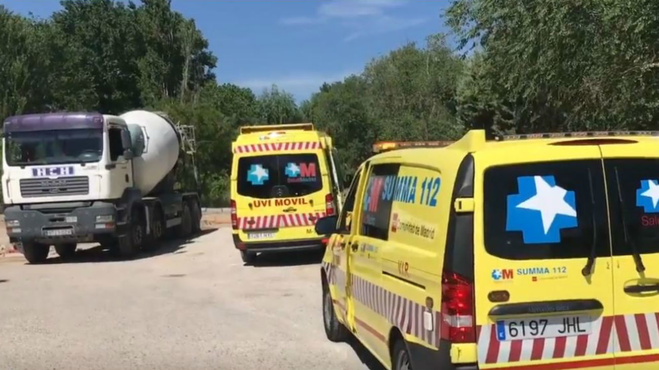 Herido grave tras caer cuando limpiaba una hormigonera en Fuenlabrada
