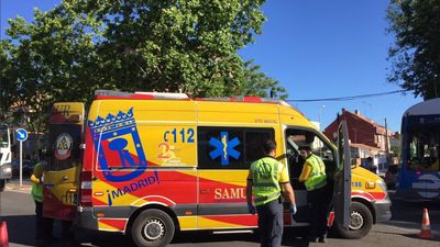 Herida muy grave una mujer en Hortaleza tras ser atropellada y quedar atrapada bajo un coche