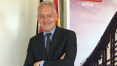 Unos 100.000 ingleses en Madrid, hablamos con su embajador en España