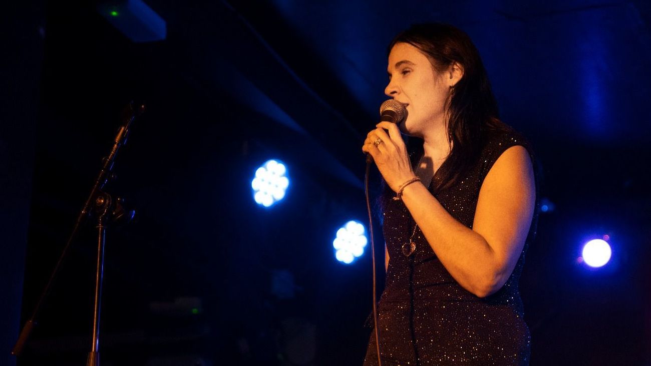 Loli Ayuma nos presenta 'Noche llena'