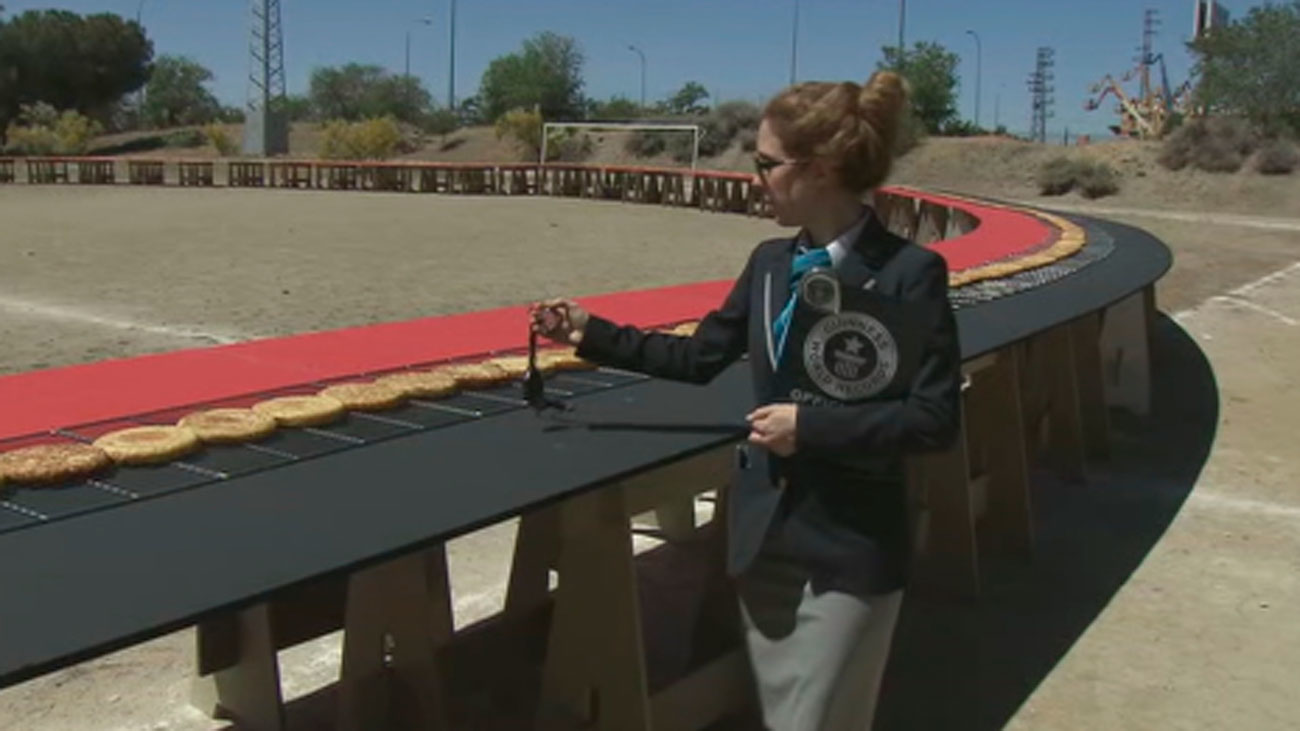 Getafe logra el Récord Guinness de la tortilla más larga del mundo