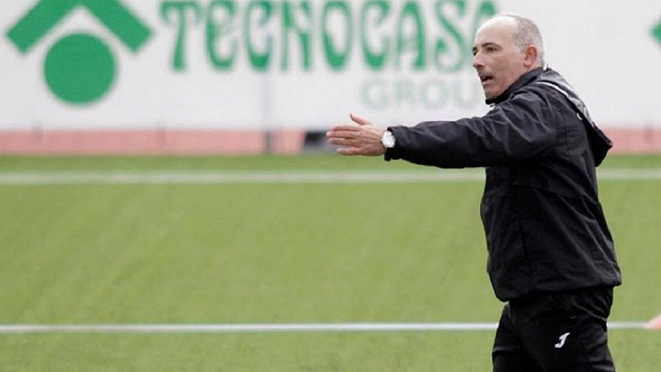 Diego Montoya dirige un entrenamiento