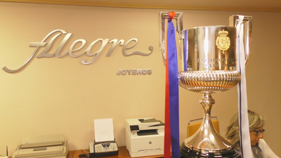Así se hace el trofeo de la Copa en la Joyería Alegre