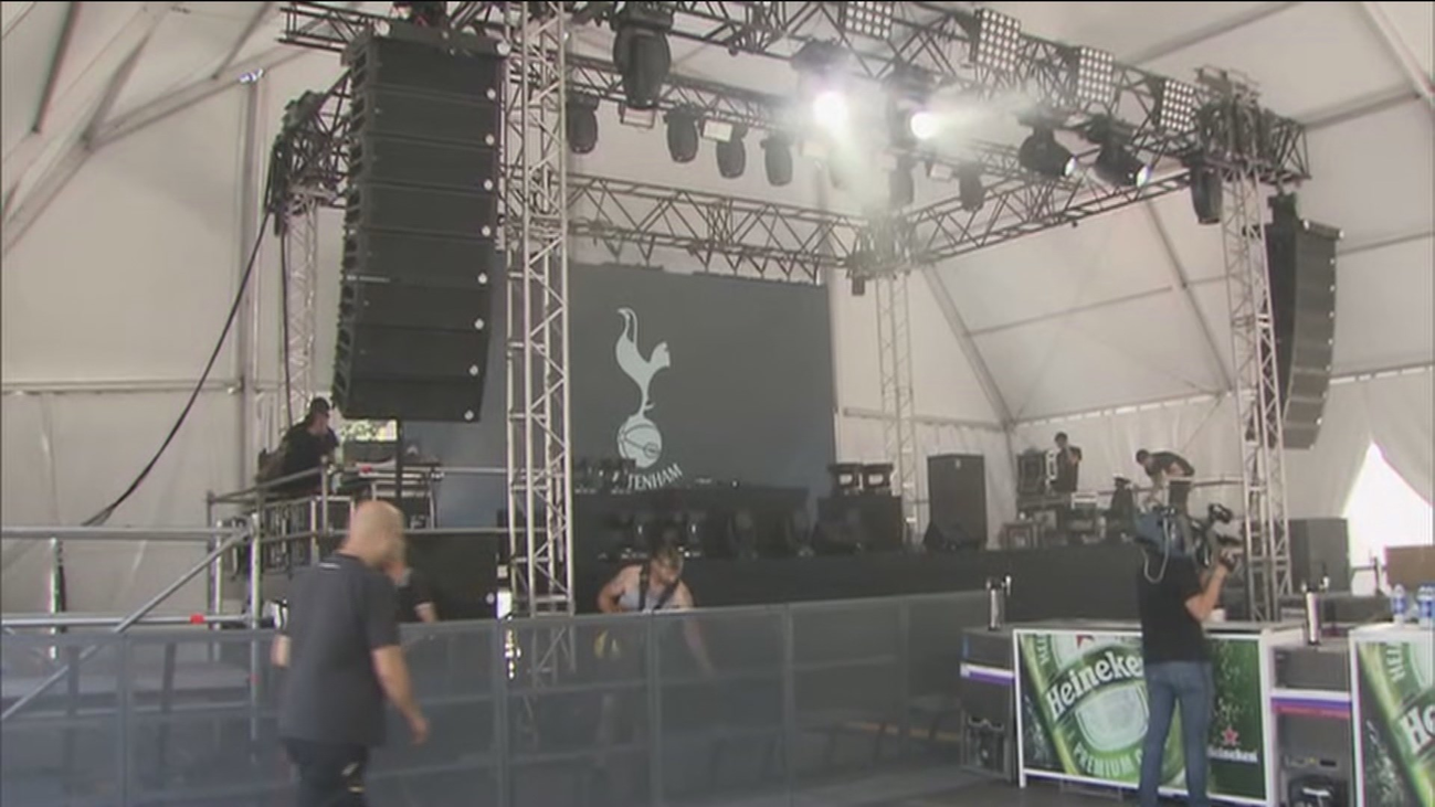 Las fanzones de Tottenham y Liverpool se llenan de cerveza y ruido