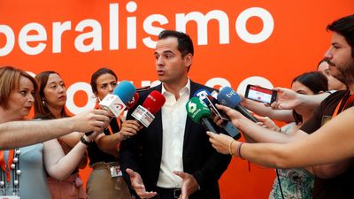 Aguado rechaza un gobierno con las condiciones de Vox: "No quiero una Comunidad en blanco y negro"