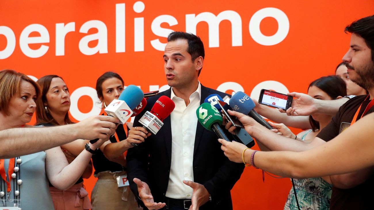 Aguado rechaza un gobierno con las condiciones de Vox: "No quiero una Comunidad en blanco y negro"