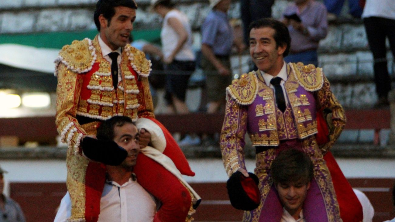 Juan Mora y Emilio de Justo salen a hombros en Cáceres
