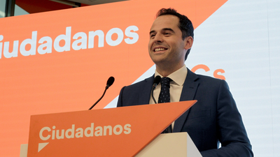 Aguado insiste en negociar solo con el PP y pide a Vox que no haya "bloqueos"