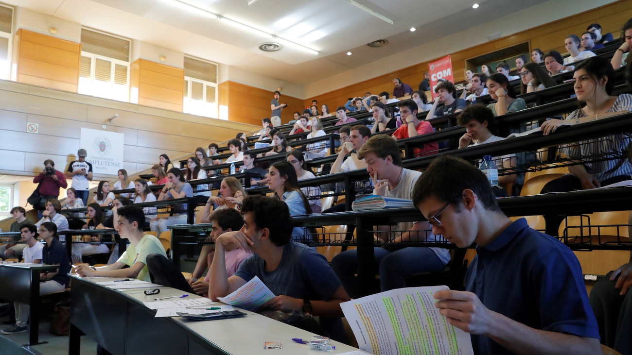 Las redes sociales, los cíborgs y la abstinencia tecnológica entran en la selectividad madrileña