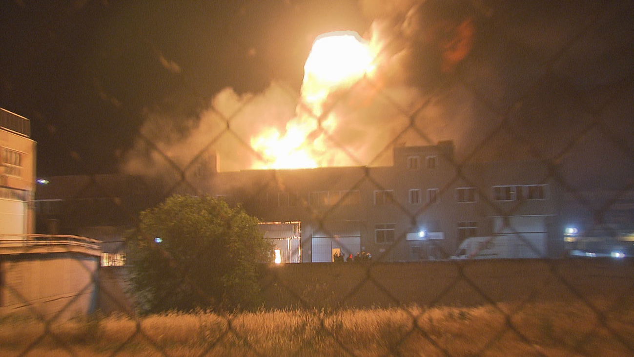 Aparatoso incendio en una nave industrial en San Sebastián de los Reyes