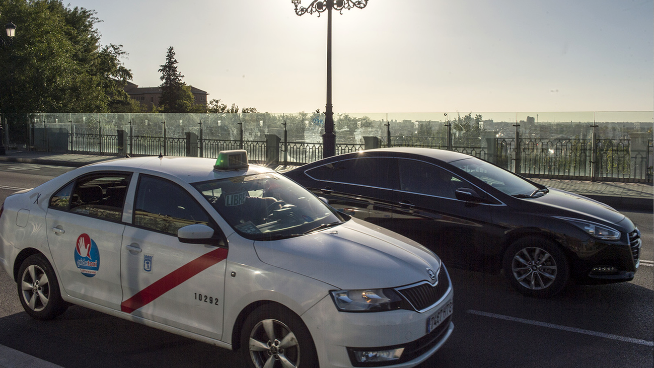 Los taxistas madrileños reclaman la regulación urgente de las VTC
