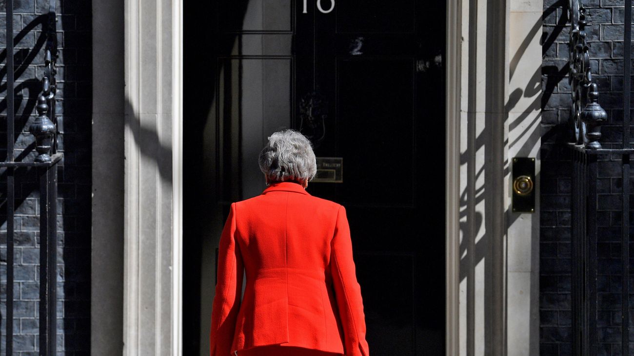 Theresa May firma la carta de dimisión