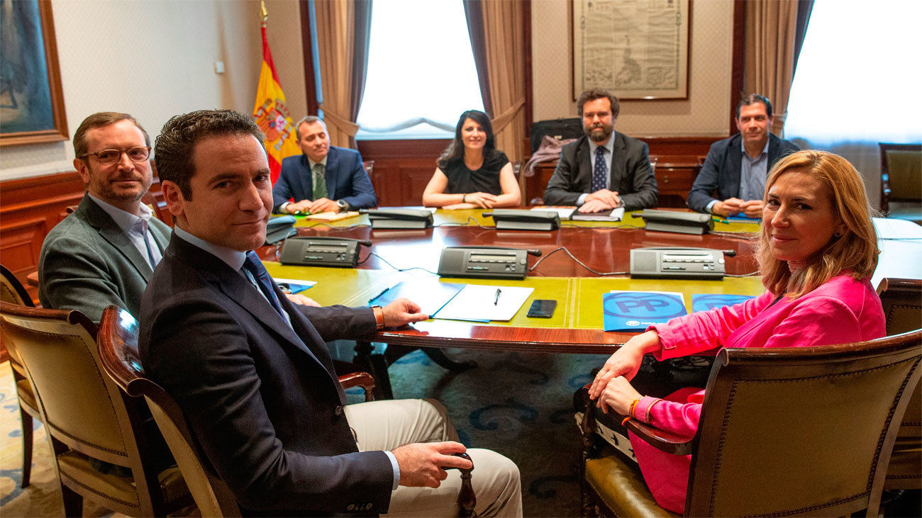 Principio de acuerdo entre PP y Vox para Ayuntamientos donde suman sin apoyos