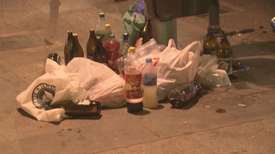 Macrobotellón en la Complutense para celebrar el final de la EvAU