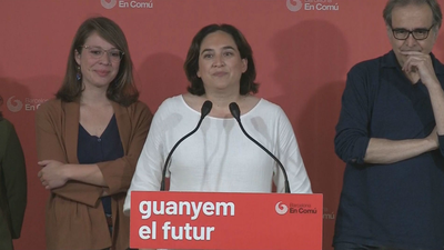 BComú defiende un gobierno a tres  con ERC y PSC con Colau de alcaldesa