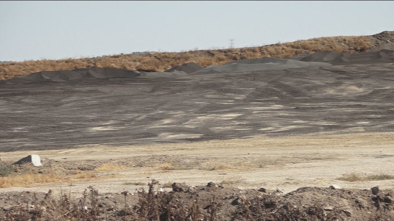 La acumulación de lodo y residuos dejan olores insoportables en Getafe