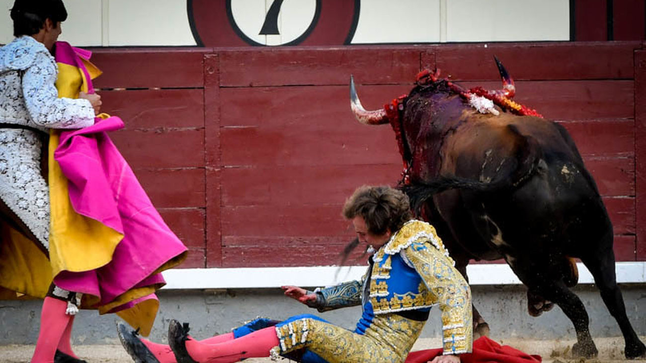 Román apuesta y roza la tragedia en la 27ª de San Isidro