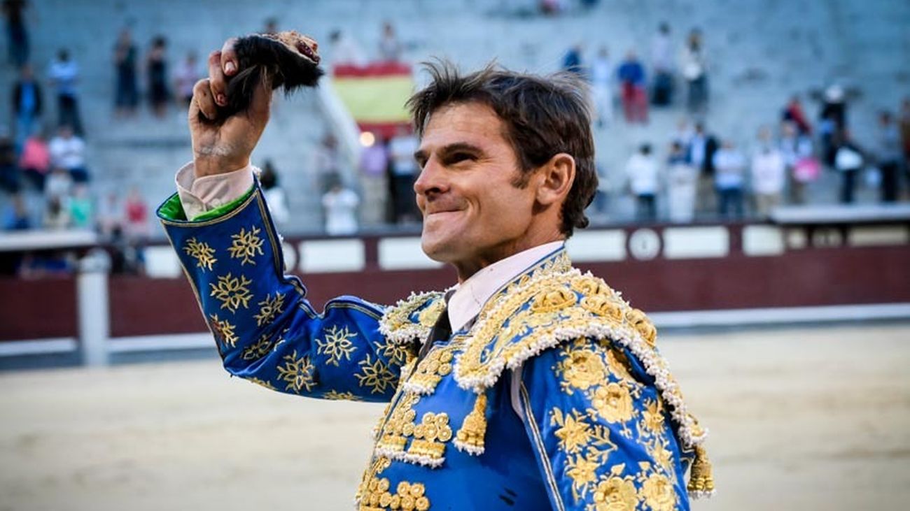 Solitaria oreja para Eugenio de Mora en la frontera de lo absurdo