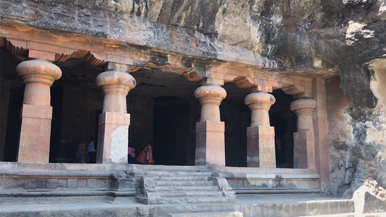Visitamos las grutas de Isla Elefanta