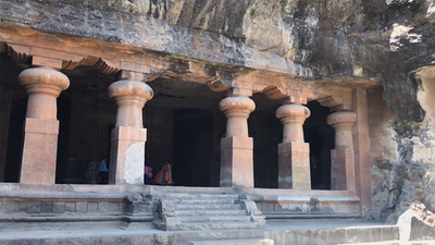 Visitamos las grutas de Isla Elefanta