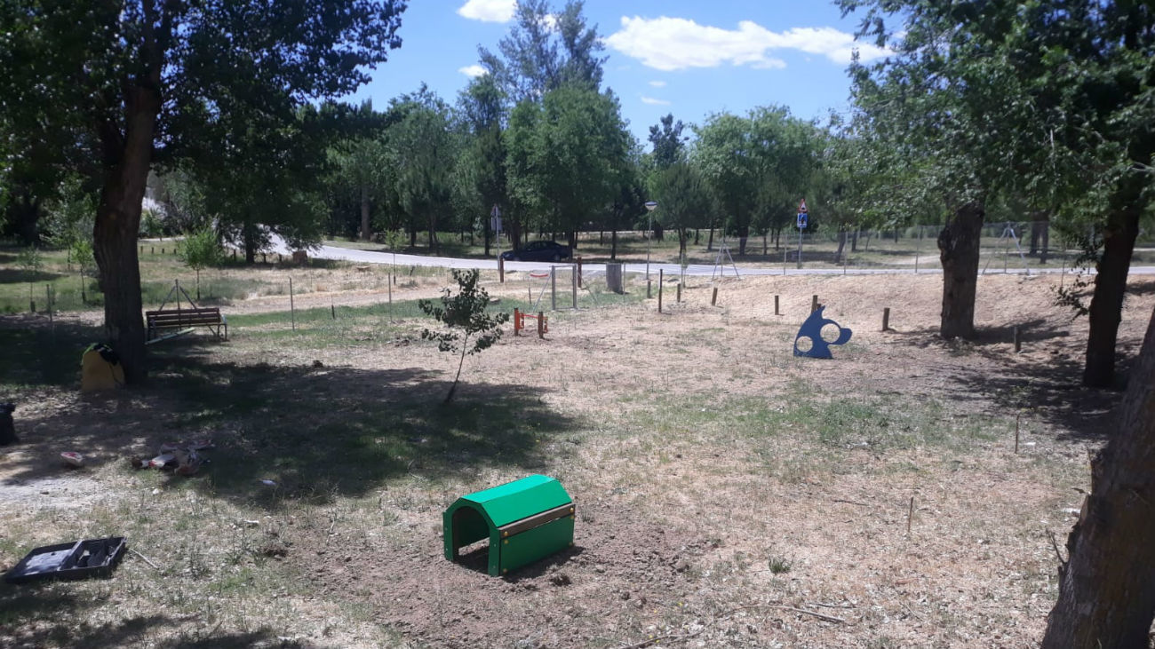 Alalpardo estrena un parque canino de 2.000 metros cuadrados