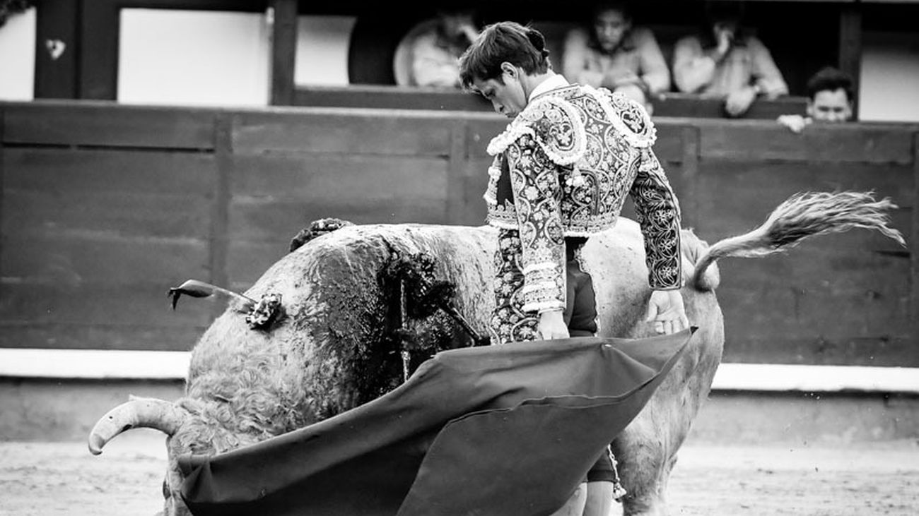 El Juli y Diego Urdiales brillan frente al patriotismo exacerbado del clavel