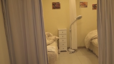 Nos colamos en la clínica estética clandestina desmantelada en Usera