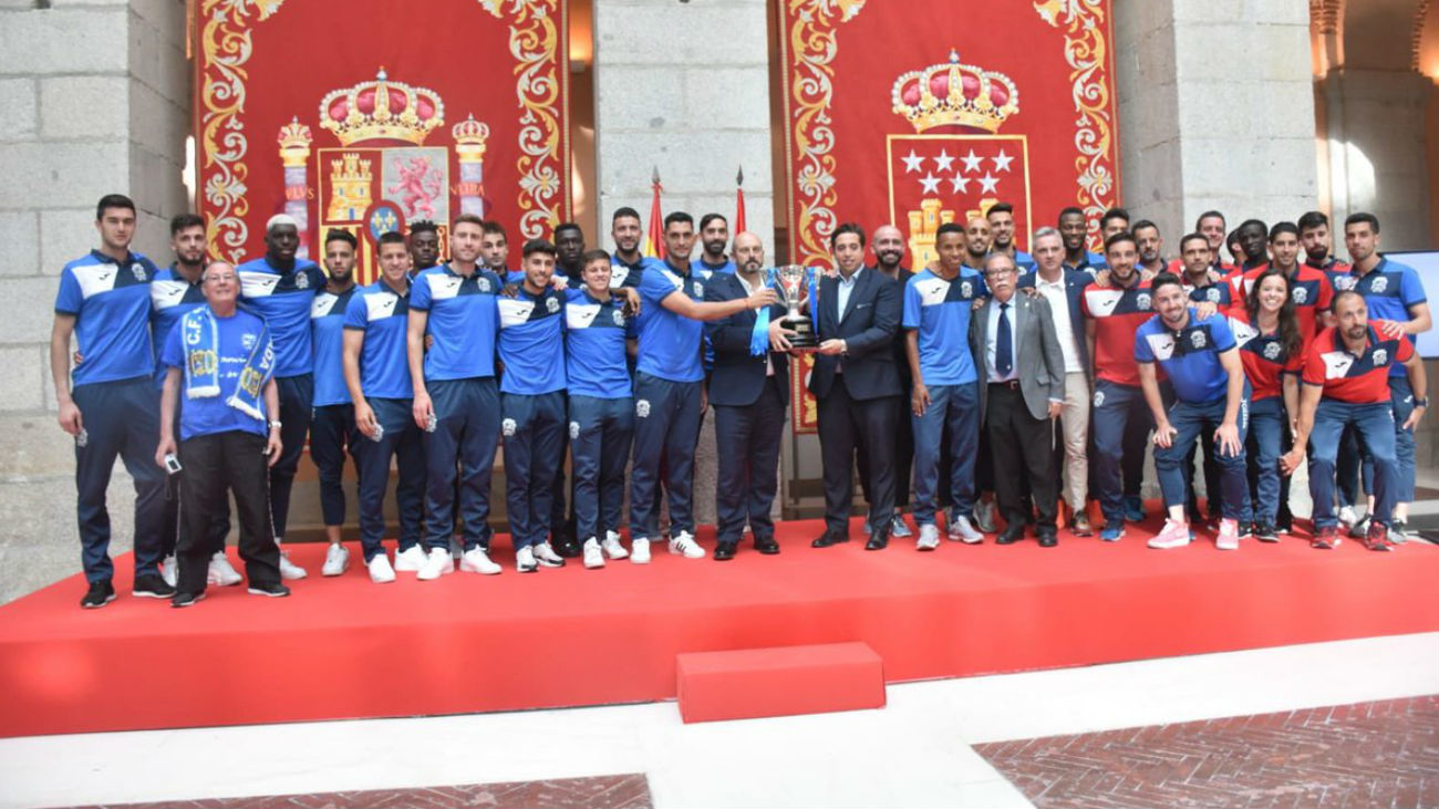 El Fuenlabrada ofrece la copa de campeones de Segunda B a los madrileños