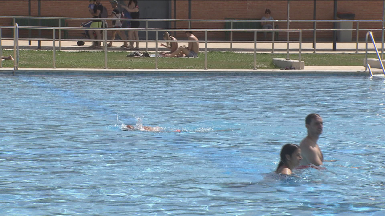 Comienza la época de los chapuzones en las piscinas madrileñas