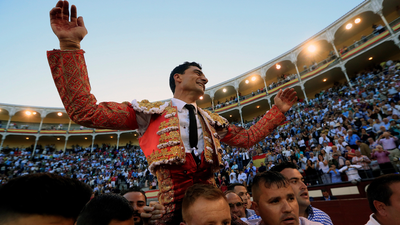 Puerta Grande para Paco Ureña, en volandas de una afición entregada