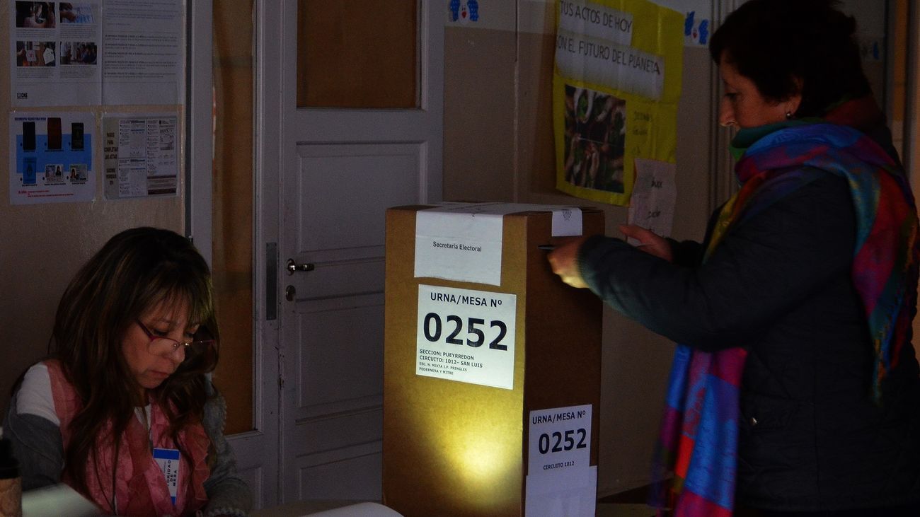 Argentina recupera la luz tras un apagón histórico