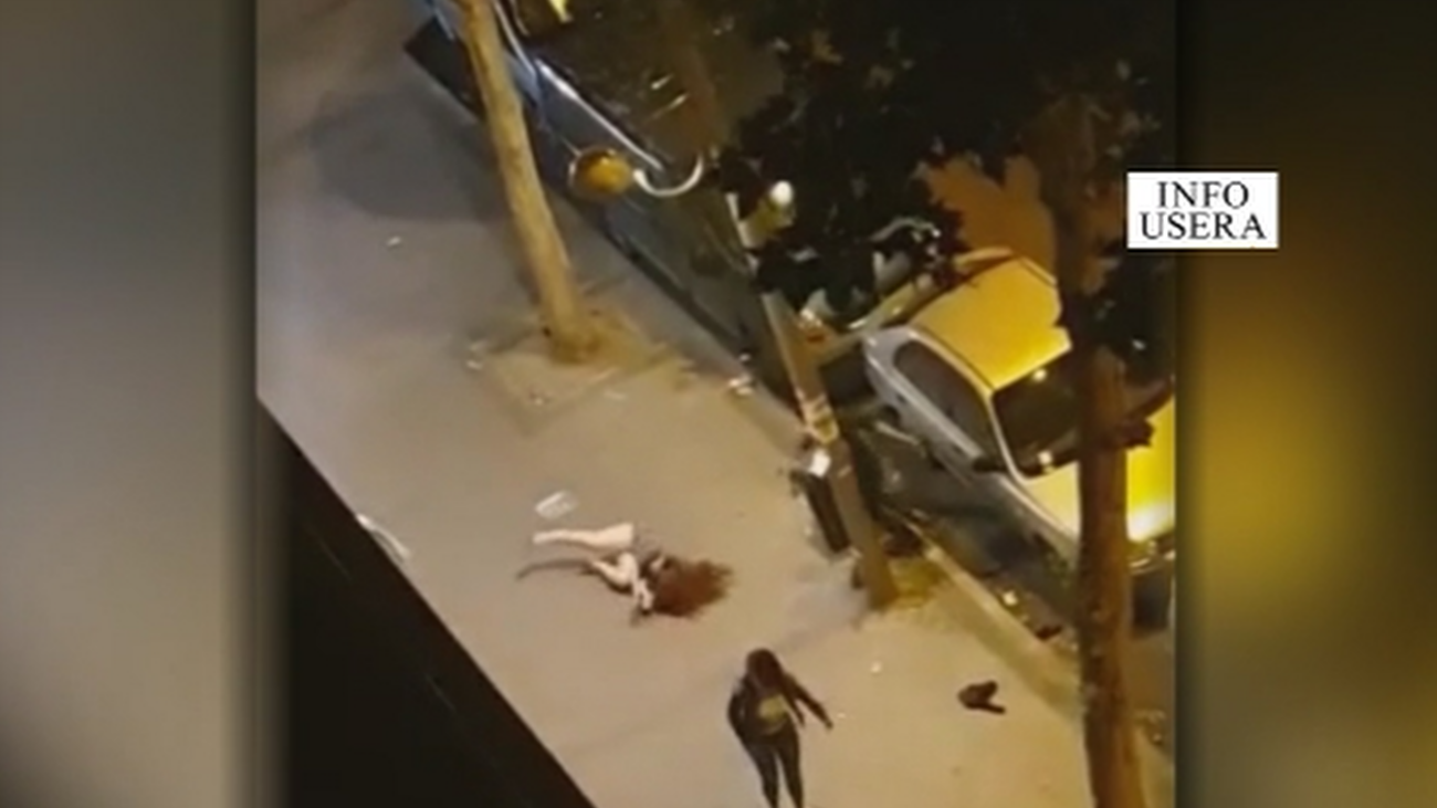 Una mujer sale 'volando' durante una pelea en Usera