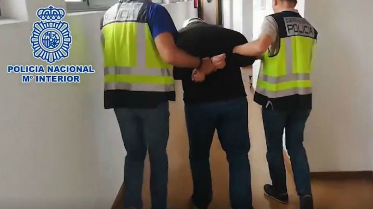 Detenido por grabar desnudas a siete mujeres, entre ellas su mujer y su hija