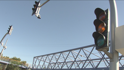 Vecinos y conductores discrepan sobre la supresión de semáforos en la A-5